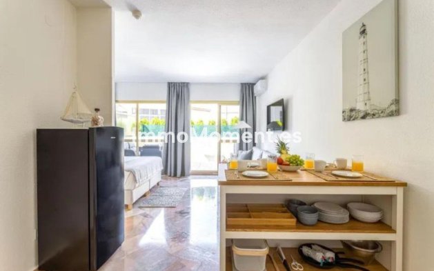 Resale - Apartment - Marbella - Elviria
