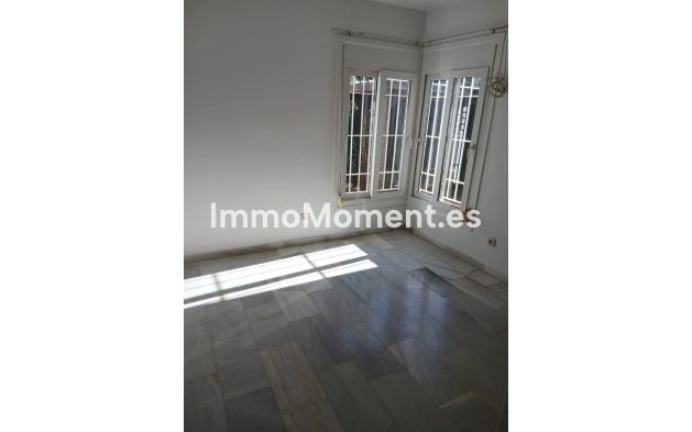 Wiederverkauf - Villa - Estepona  - El Padron