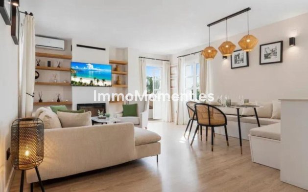 Resale - Apartment - Estepona - Benamara