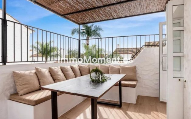 Resale - Apartment - Estepona - Benamara