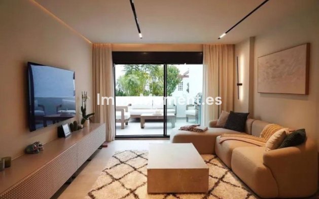 Resale - Apartment - Marbella - Nueva Andalucía