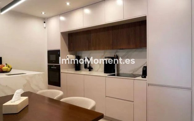 Resale - Apartment - Marbella - Nueva Andalucía