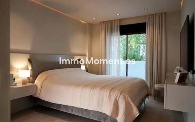 Resale - Apartment - Marbella - Nueva Andalucía