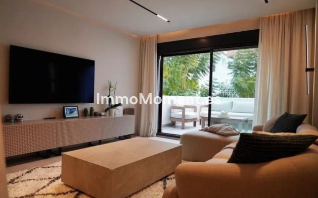 Resale - Apartment - Marbella - Nueva Andalucía
