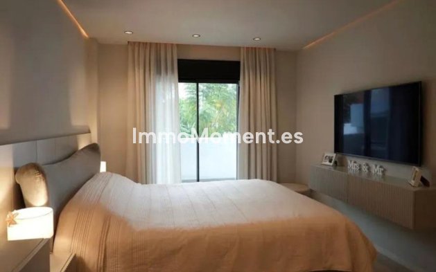 Resale - Apartment - Marbella - Nueva Andalucía