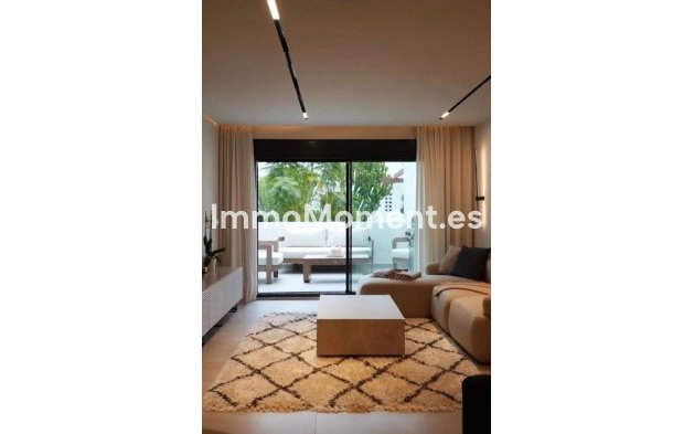 Resale - Apartment - Marbella - Nueva Andalucía