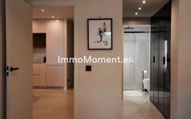Resale - Apartment - Marbella - Nueva Andalucía