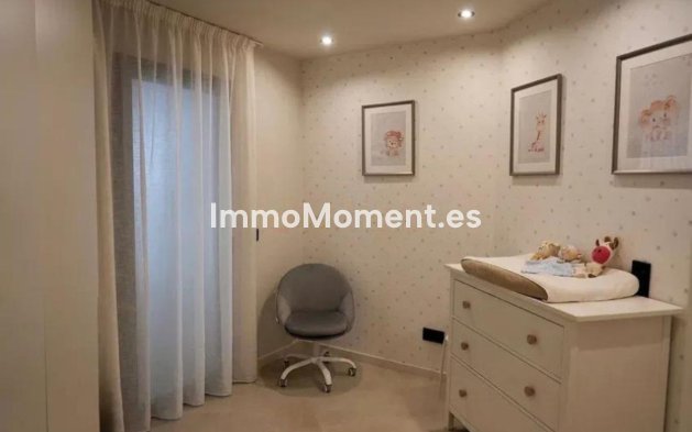 Resale - Apartment - Marbella - Nueva Andalucía