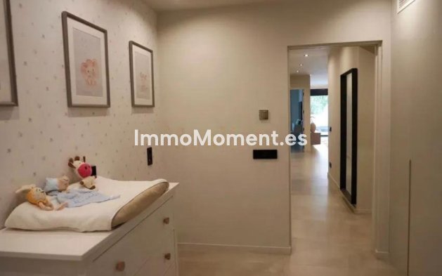 Resale - Apartment - Marbella - Nueva Andalucía