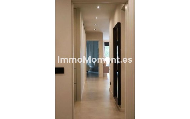 Resale - Apartment - Marbella - Nueva Andalucía