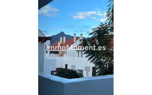 Resale - Apartment - Marbella - Nueva Andalucía