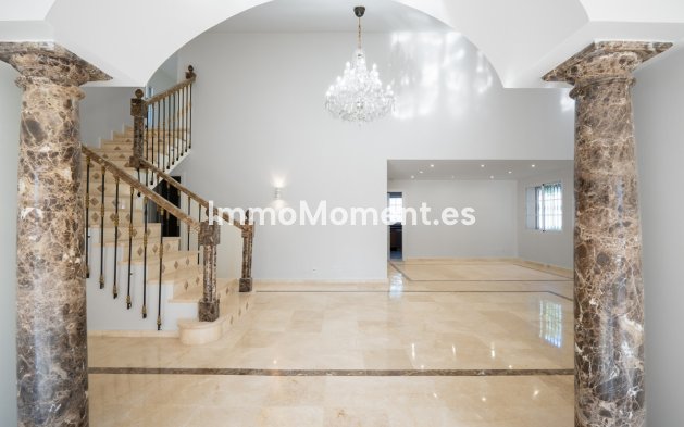 Resale - Villa - Marbella - Nueva Andalucía