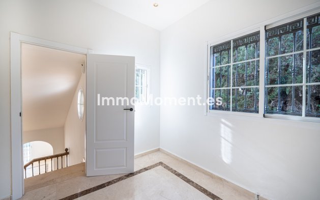 Resale - Villa - Marbella - Nueva Andalucía