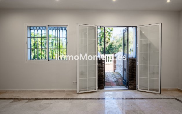 Resale - Villa - Marbella - Nueva Andalucía