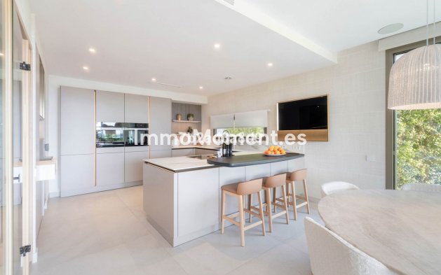 Resale - Villa - Marbella - Nueva Andalucía