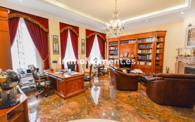 Wiederverkauf - Villa - Benalmadena - Benalmadena Centro