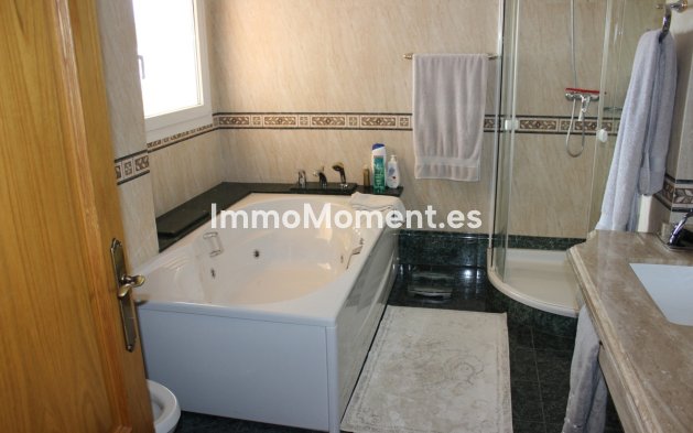 Wiederverkauf - Villa - Marbella - Artola