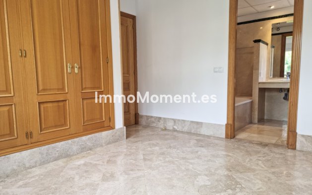 Resale - Villa - Marbella - Santa Clara