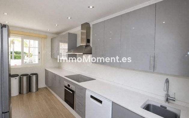 Resale - Villa - Marbella - Elviria