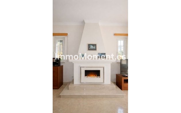 Resale - Villa - Marbella - Elviria