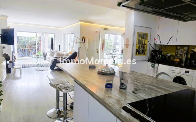 Resale - Villa - Marbella - Las Chapas