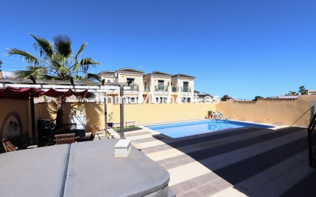 Revente - Villa - Orihuela - Villamartin