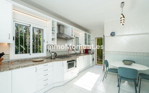 Resale - Villa - Marbella - Marbesa