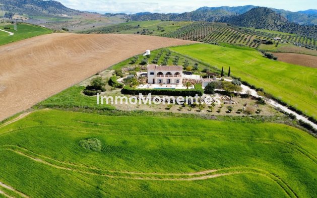 Reventa - Casa de campo - Interior  - Alora