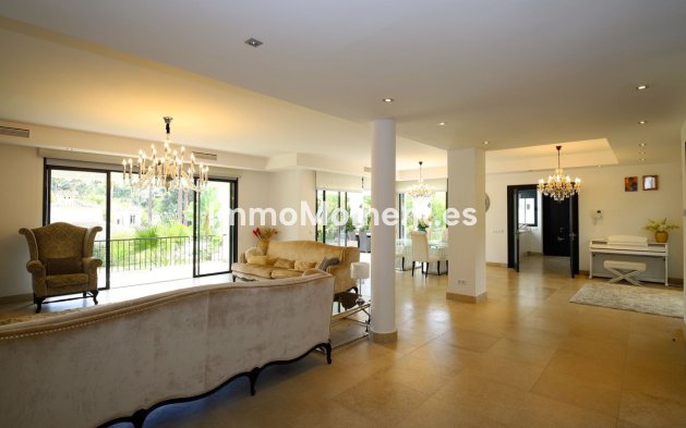 Wiederverkauf - Villa - Marbella - Nueva Andalucía