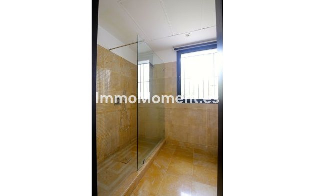 Wiederverkauf - Villa - Marbella - Nueva Andalucía