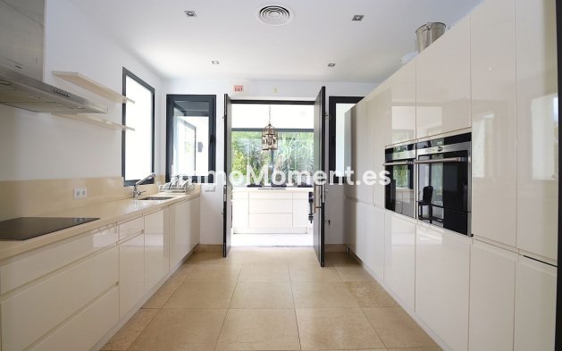 Wiederverkauf - Villa - Marbella - Nueva Andalucía