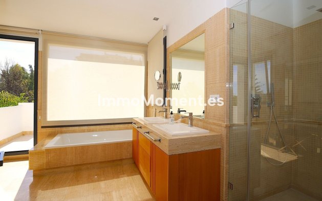 Wiederverkauf - Villa - Marbella - Nueva Andalucía