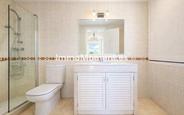 Resale - Apartment - Manilva - La Duquesa