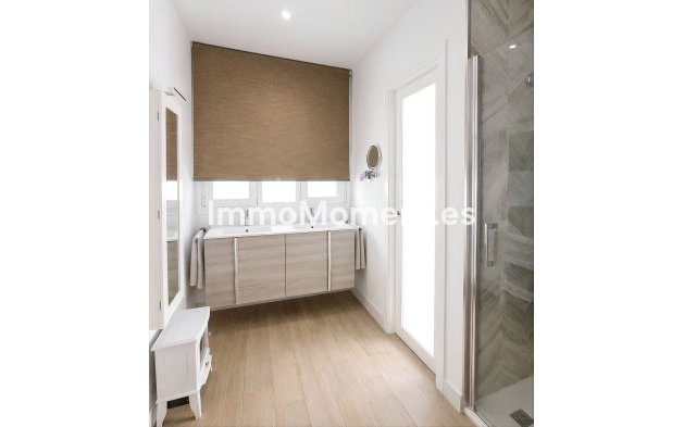 Resale - Villa - Manilva