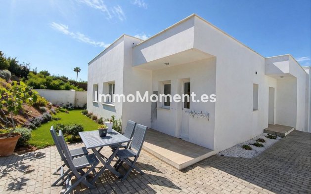 Resale - Villa - Manilva