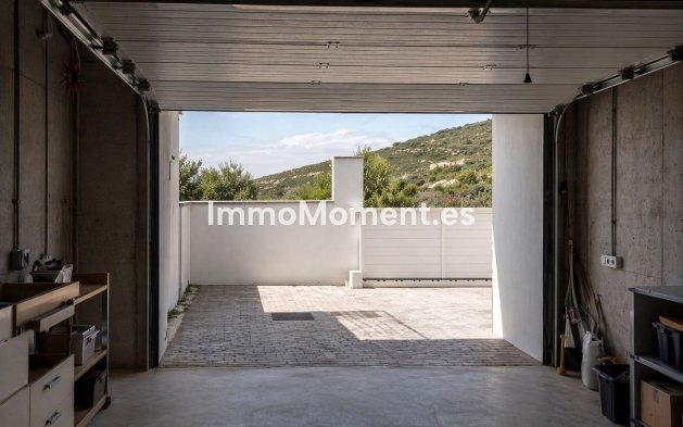 Resale - Villa - Manilva