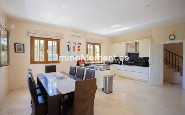 Wiederverkauf - Villa - New Golden Mile