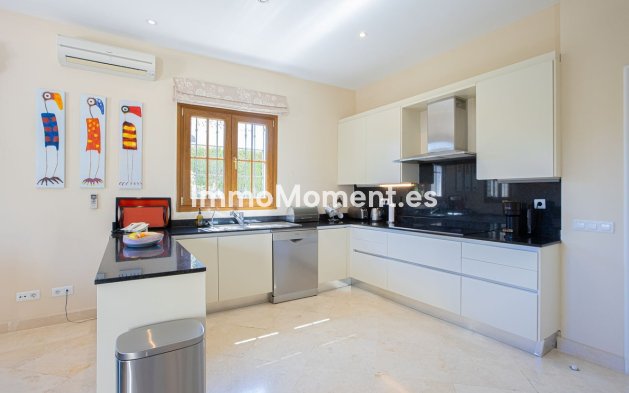 Wiederverkauf - Villa - New Golden Mile