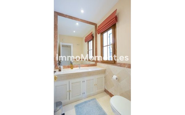 Wiederverkauf - Villa - New Golden Mile