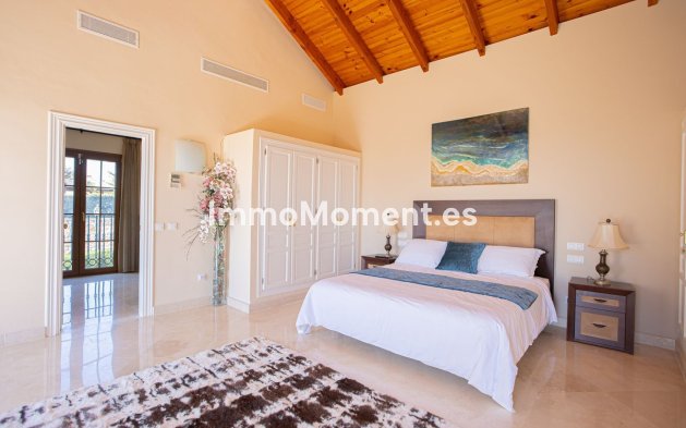 Wiederverkauf - Villa - New Golden Mile