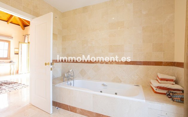 Wiederverkauf - Villa - New Golden Mile