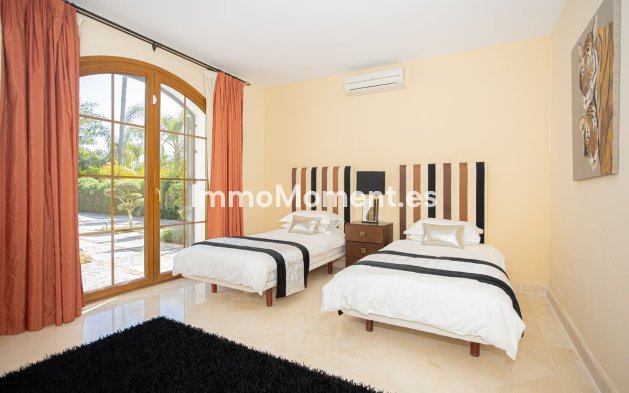 Wiederverkauf - Villa - New Golden Mile