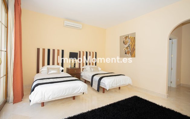 Wiederverkauf - Villa - New Golden Mile