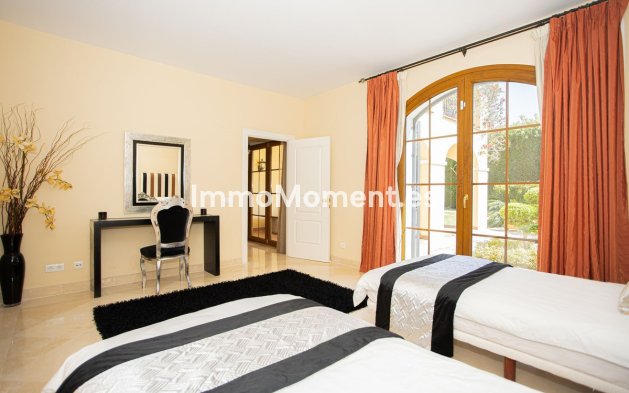 Wiederverkauf - Villa - New Golden Mile