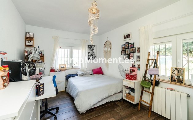 Resale - Villa - Marbella - Río Real