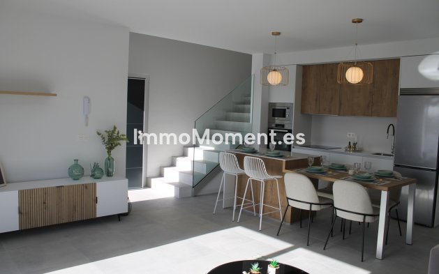 Obra nueva - Villa independiente - Roldán