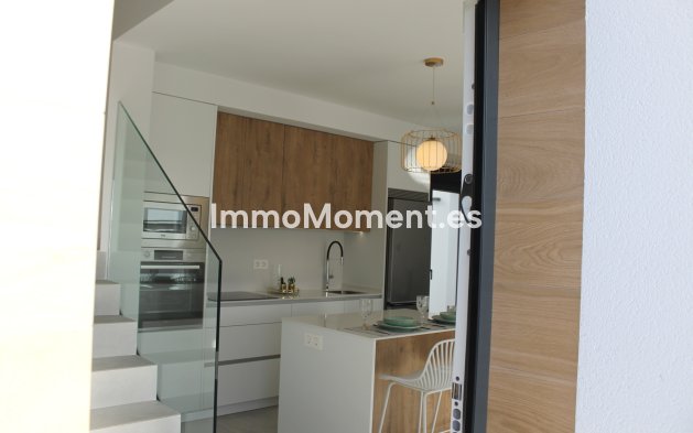 Obra nueva - Villa independiente - Roldán