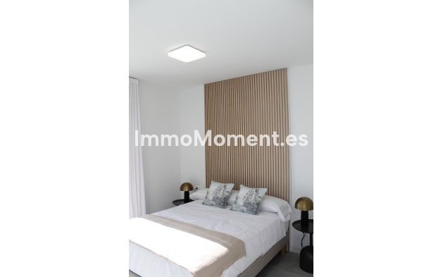 Obra nueva - Villa independiente - Roldán