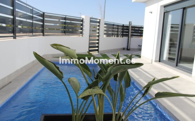 Obra nueva - Villa independiente - Roldán