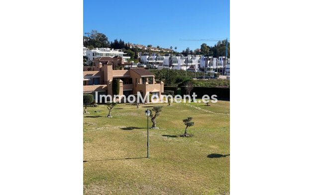 Resale - Apartment - Estepona - Atalaya